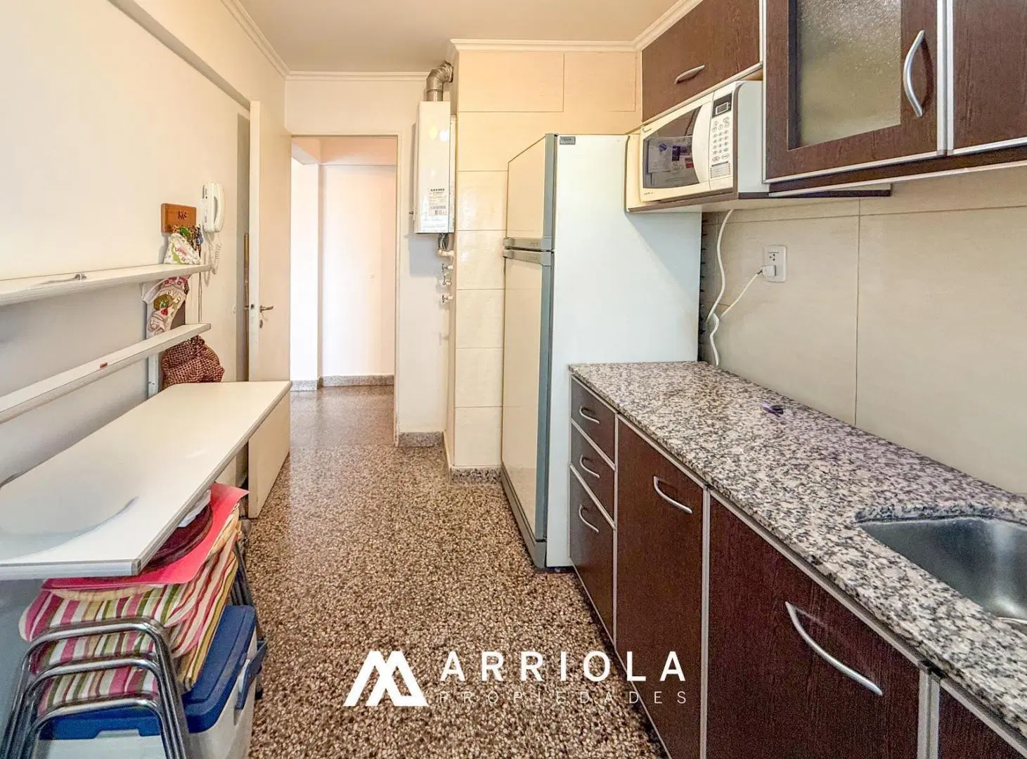 Departamento de 3 ambientes con cochera. MACROCENTRO 4
