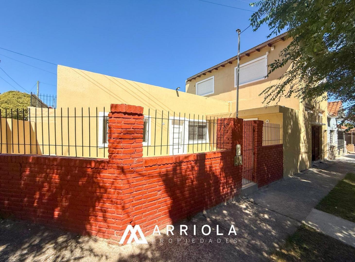 Local + 2 departamentos de 3 ambientes. Venta en BLOCK. Barrio San Carlos