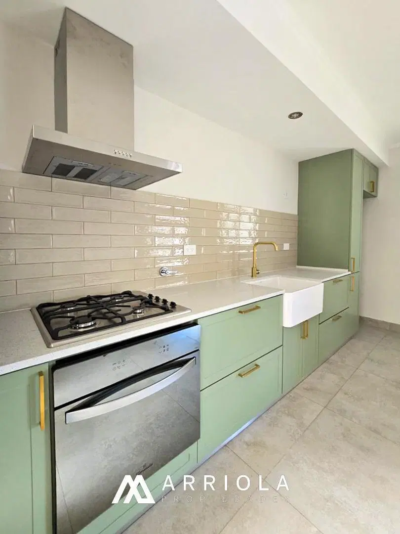 Casa 4 ambientes con garage quincho pasante. HECHA A NUEVA! 4