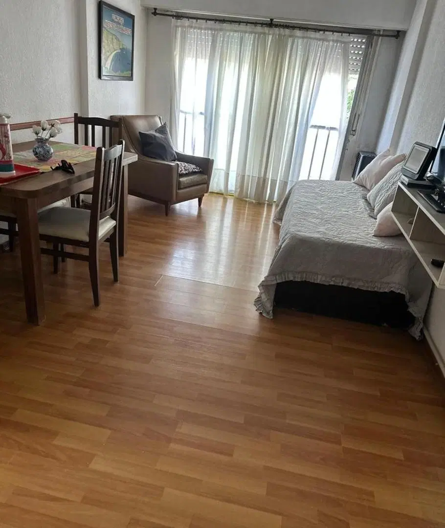 Departamento de 2 amb. a la calle. 2