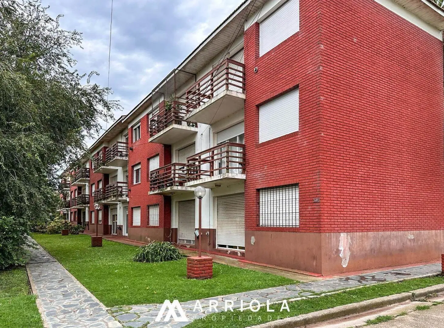 Dpto 3 amb. en Planta Baja con vista al Parque. ZONA ESTRADA. 5