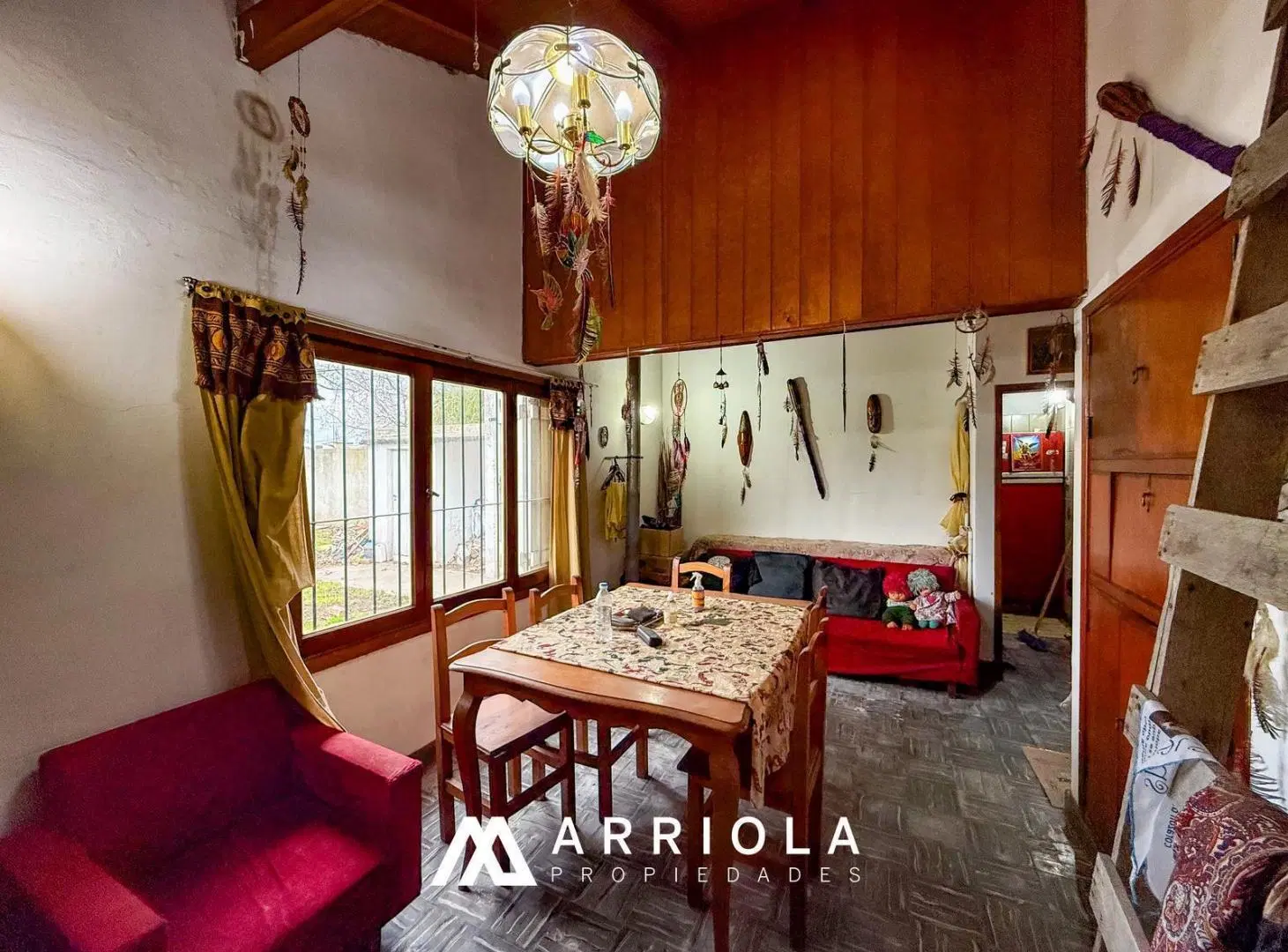 Casa 3 ambientes con parque perimetral. A reciclar. 5
