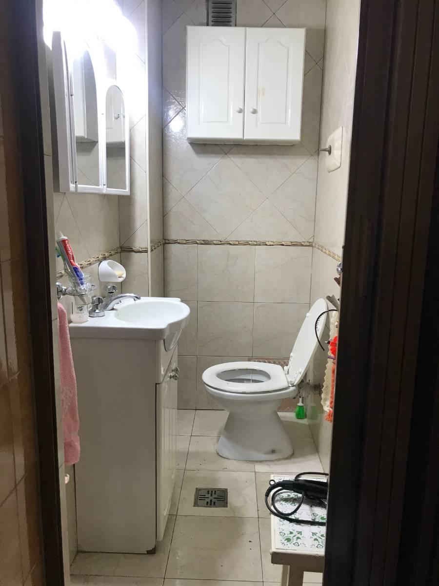 Foto de RETASADO. Venta Departamento de Tres ambientes al Frente, con Balcón., imagen 3