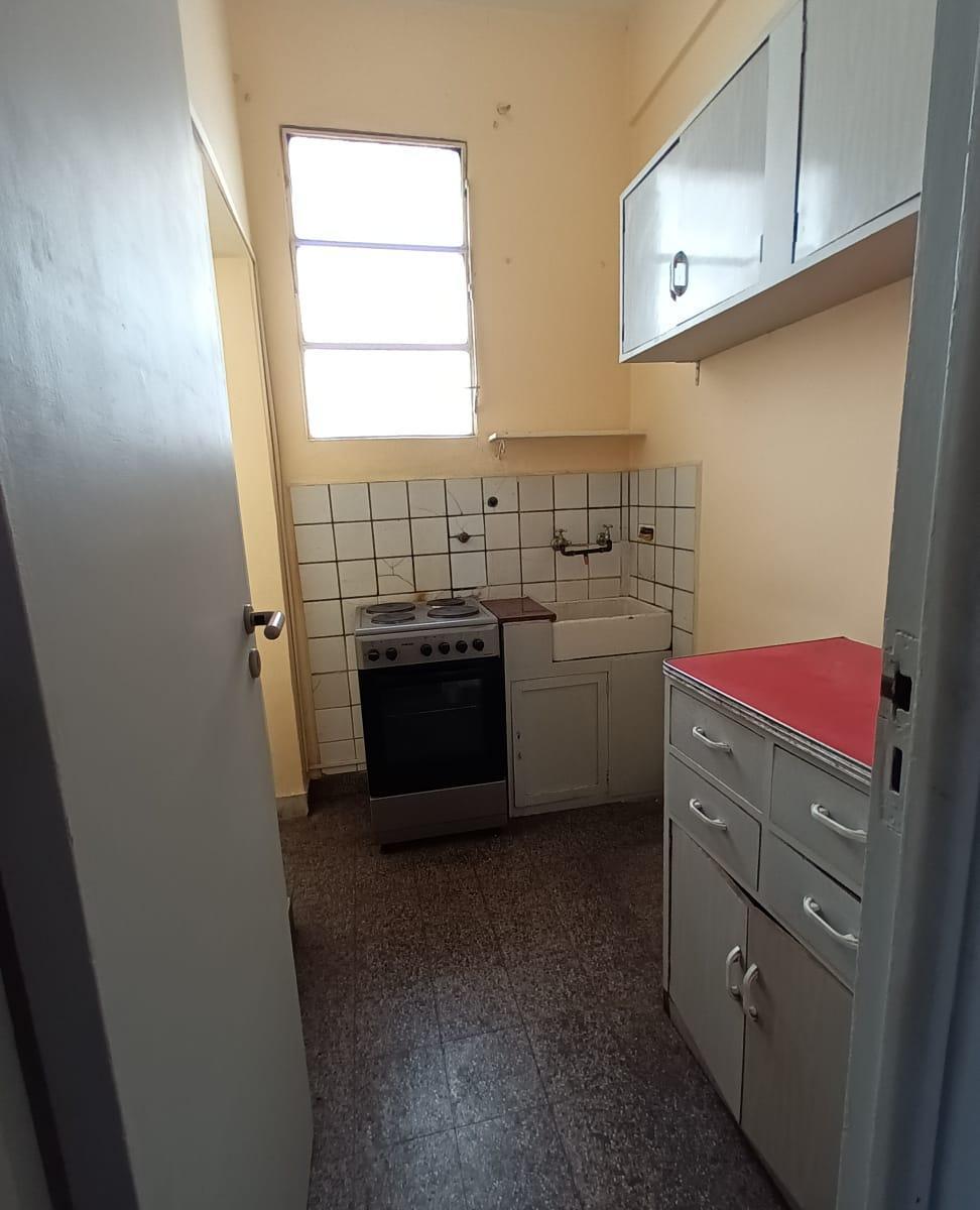 Departamento Dos Ambientes Sobre Av Independencia 3