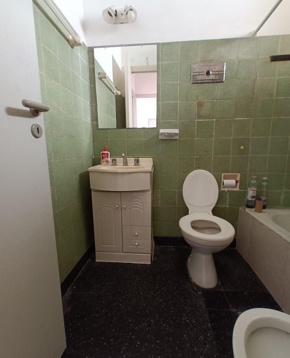 Departamento Dos Ambientes Sobre Av Independencia 2