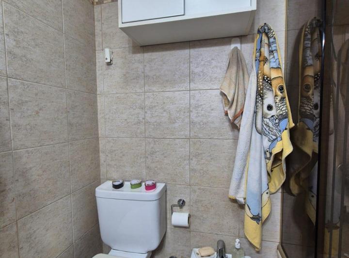 En venta departamento de dos ambientes con cochera en Parque Centenario