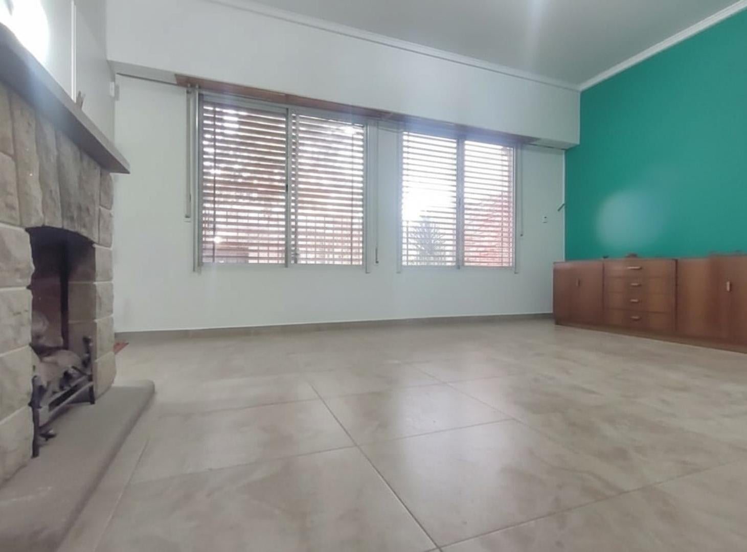 Casa en Venta 3 Ambientes Garaje Fondo Quincho Morón