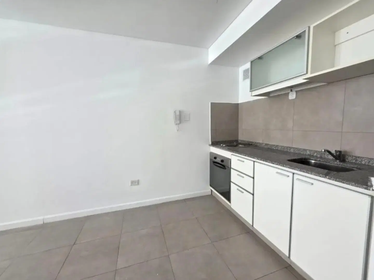 Nuevo valor! Monoambiente con cochera en venta Castelar Sur 3