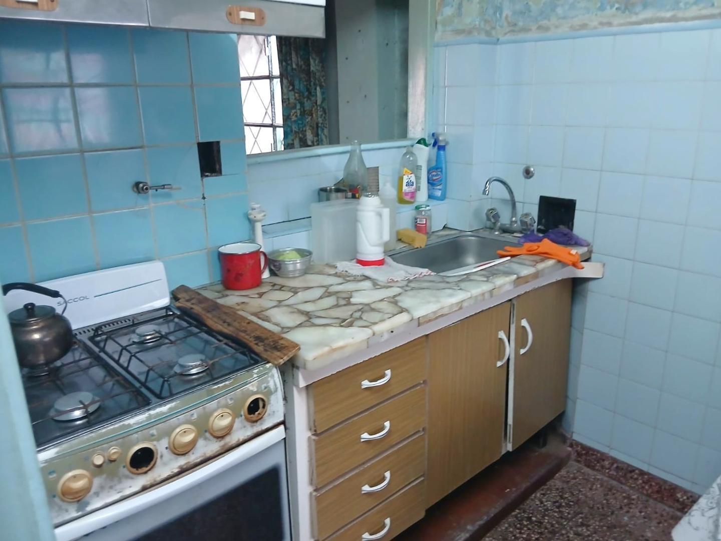 Foto de CASA en venta El Palomar a Refaccionar 4 amb. Gran Fondo, imagen 2
