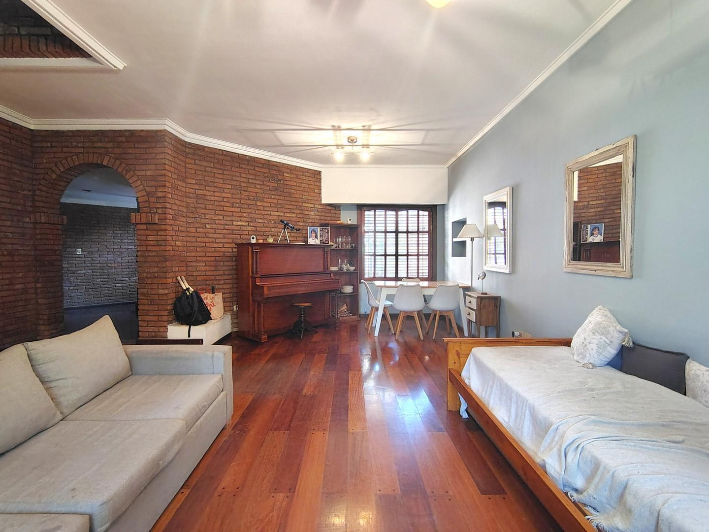 Foto de Chalet en Venta 4 Ambientes Haedo B° Guemes Parque piscina, imagen 2