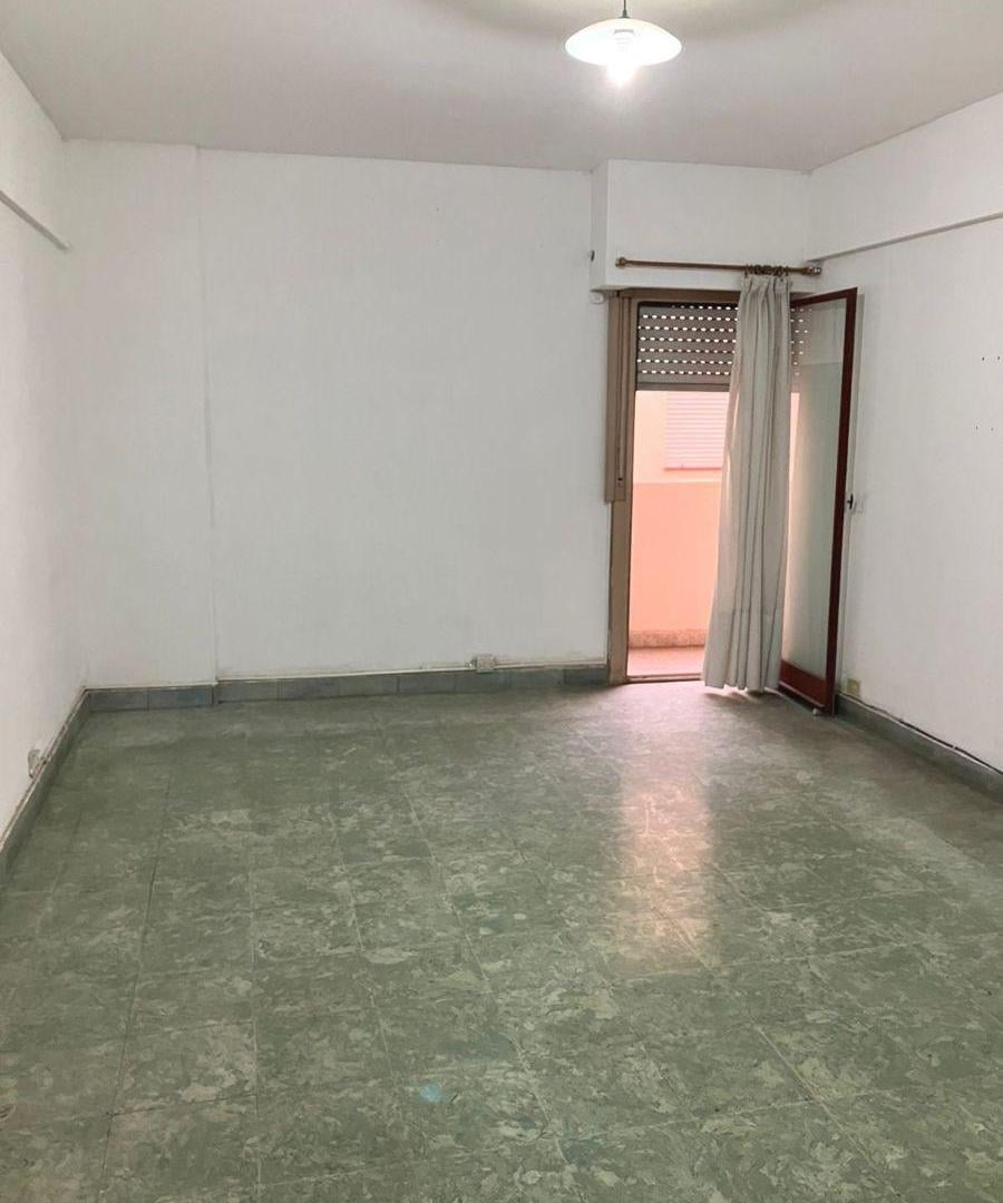 Departamento 3 ambientes con dos balcones en venta La Boca