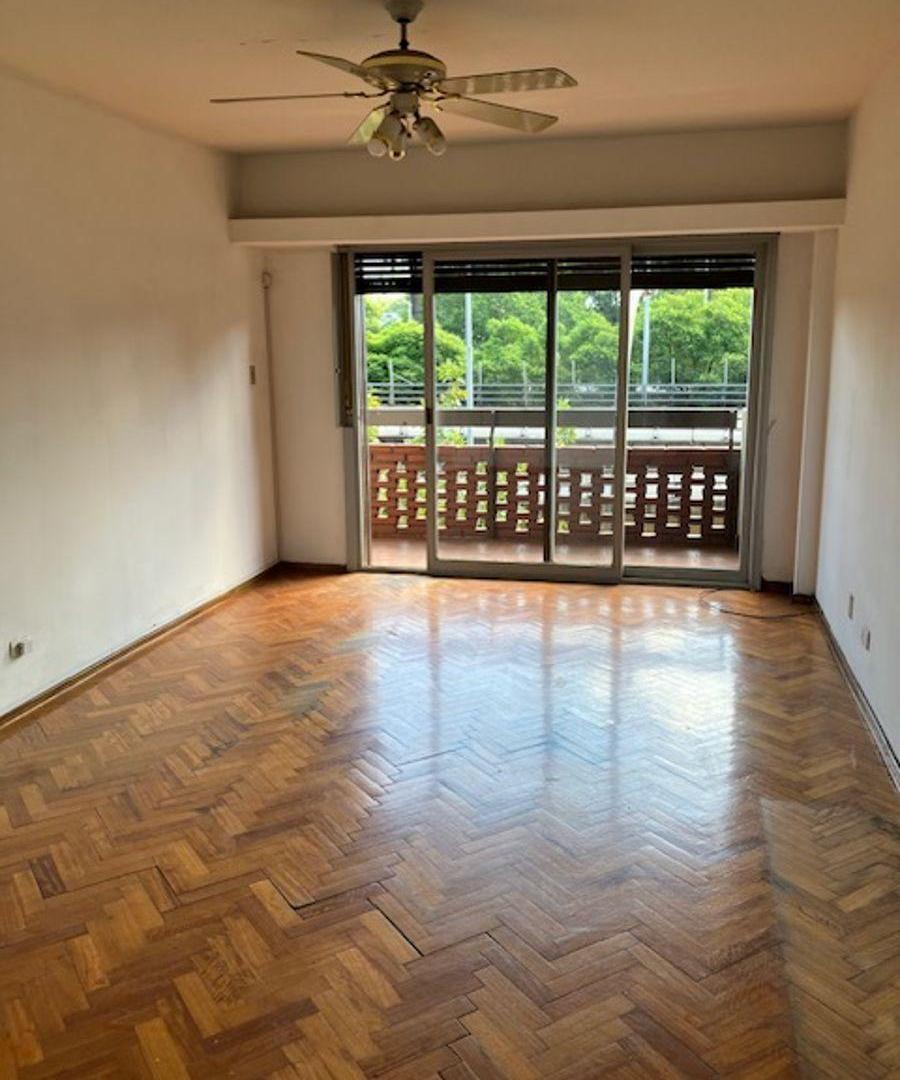 Departamento 3 ambientes al frente con balcón en venta Barracas
