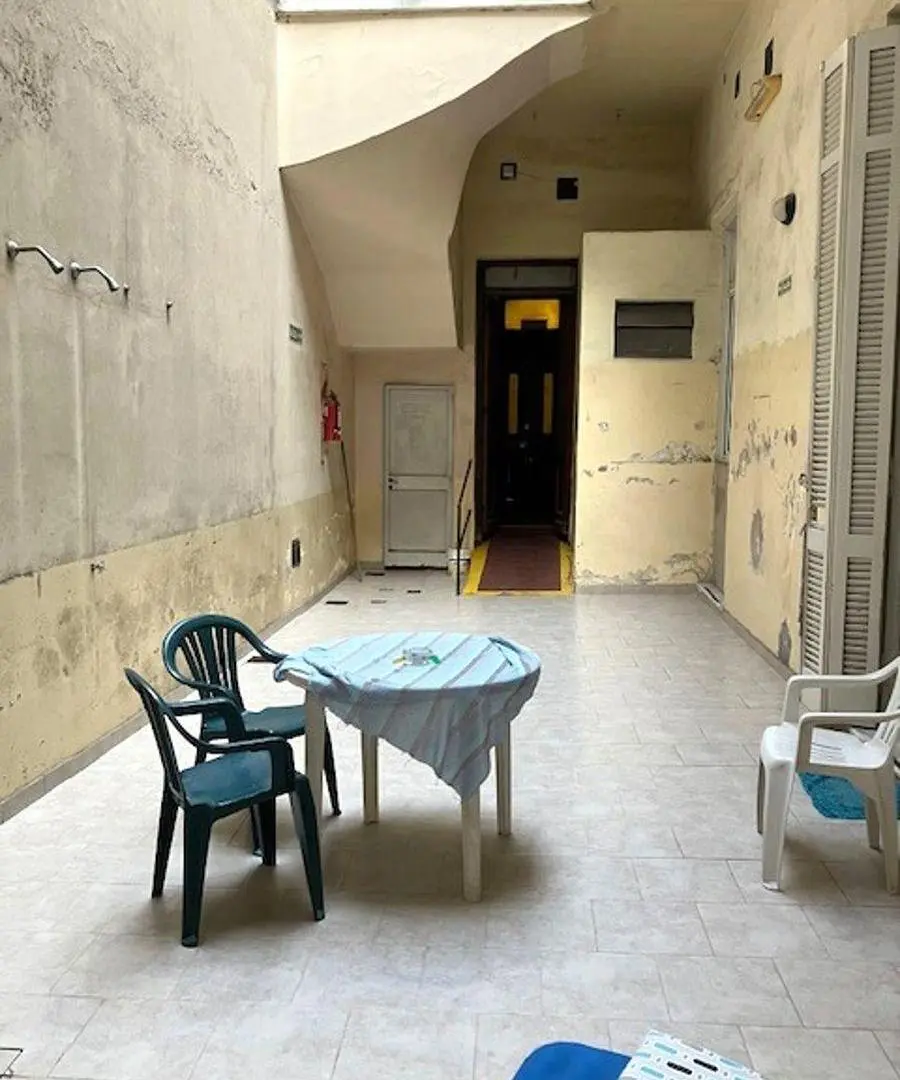 Casa en terreno propio con local en venta Barracas 3