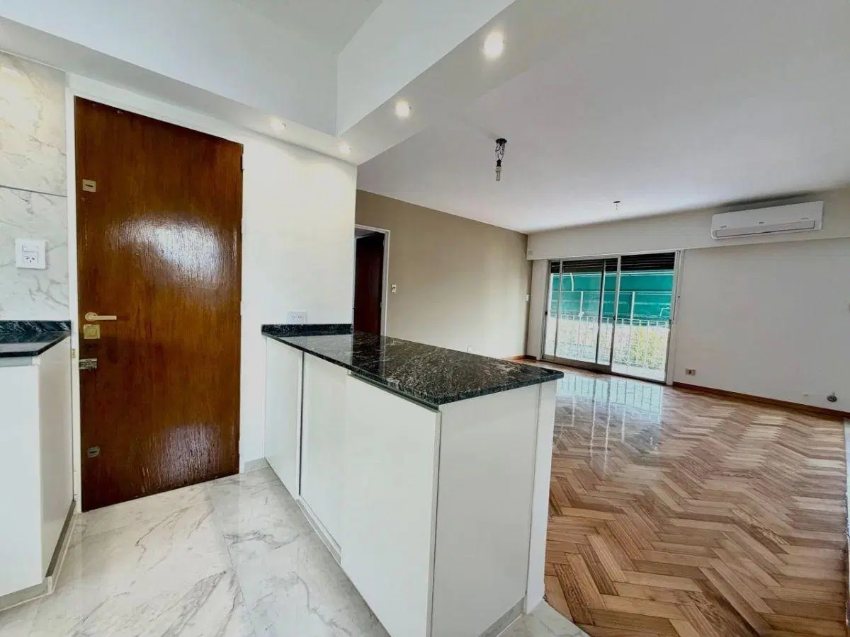 4 ambientes con dependencia con balcón y cochera - Av. Montes de Oca 8