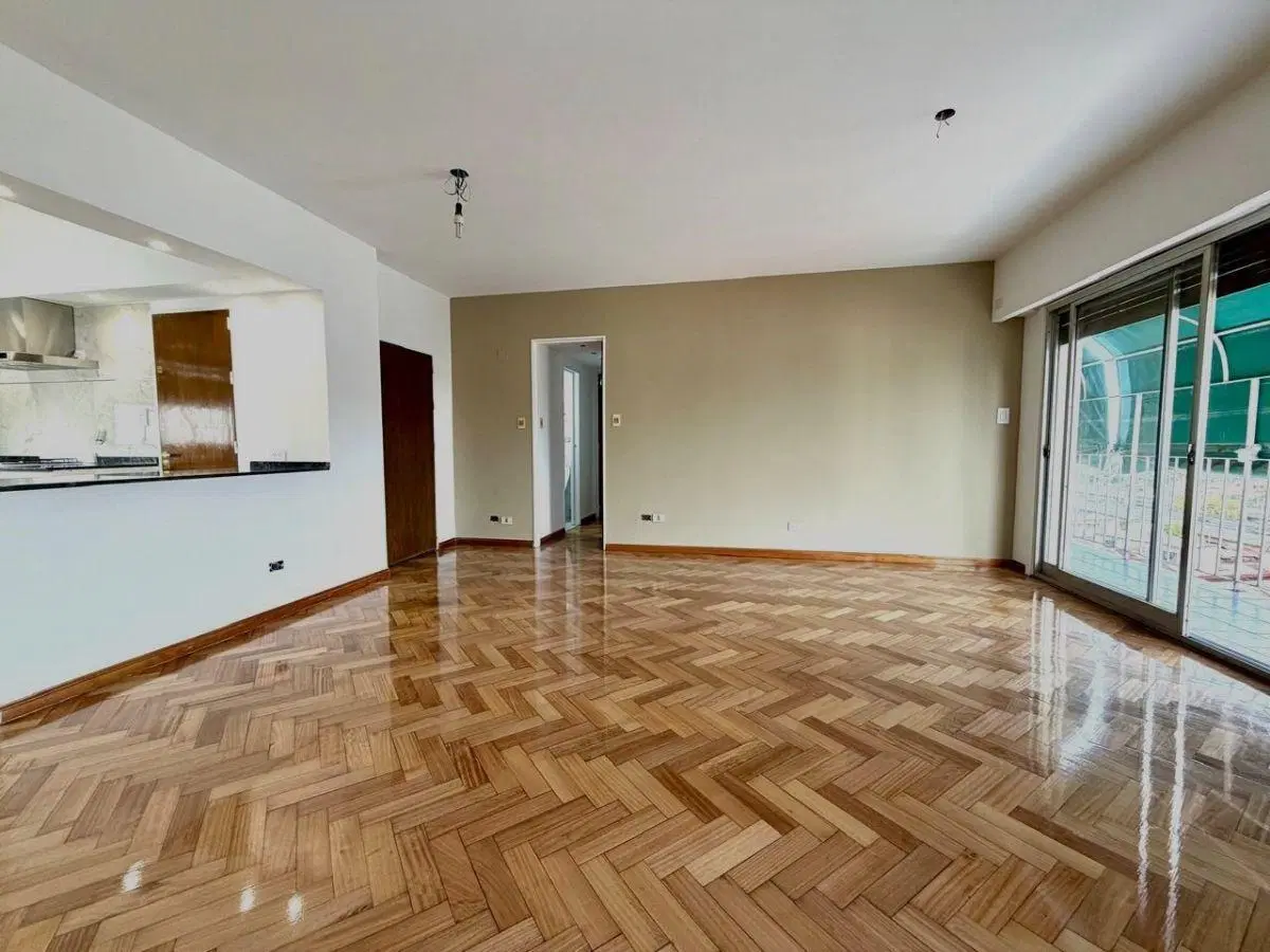 4 ambientes con dependencia con balcón y cochera - Av. Montes de Oca 5