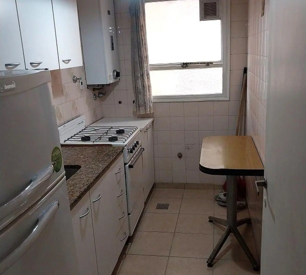 2 ambientes con balcón y cochera en venta Barrio Flores 5
