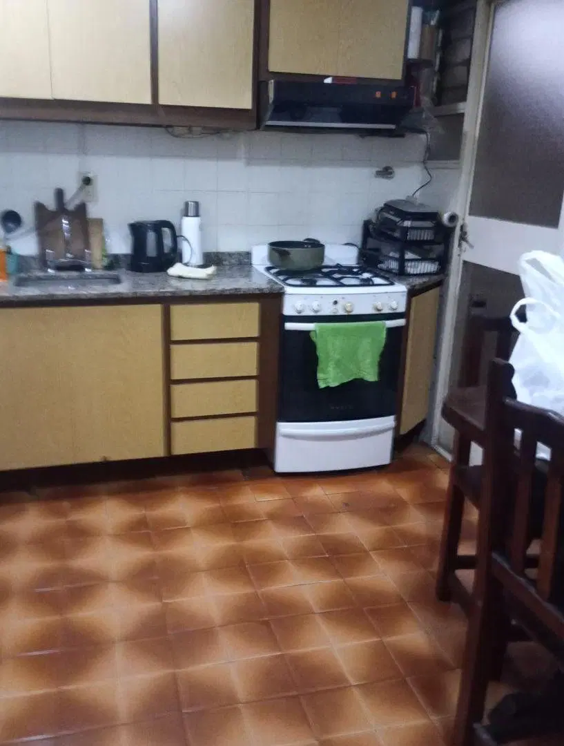4 ambientes al frente con balcón corrido y cochera en venta - Barrio La Boca 4