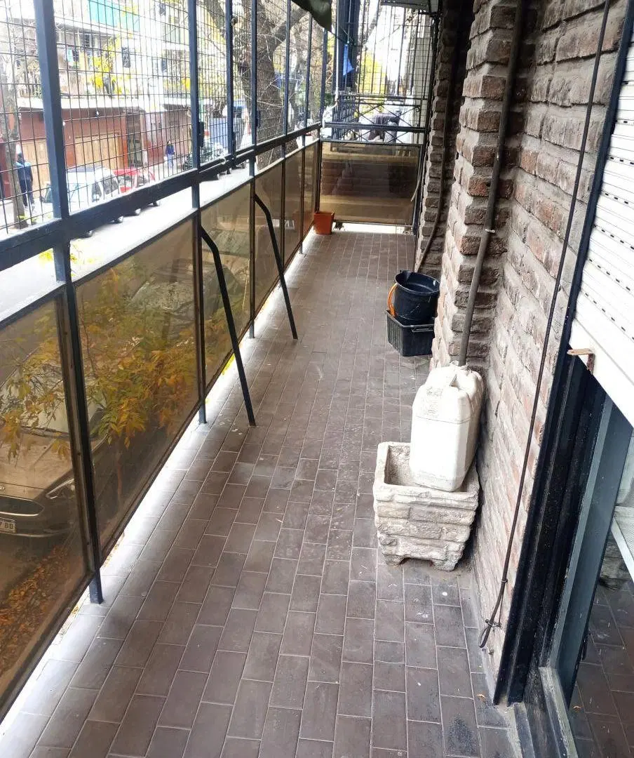 4 ambientes al frente con balcón corrido y cochera en venta - Barrio La Boca 3