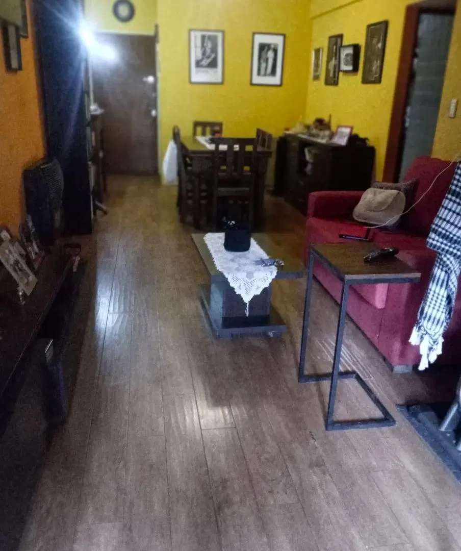 4 ambientes al frente con balcón corrido y cochera en venta - Barrio La Boca 5