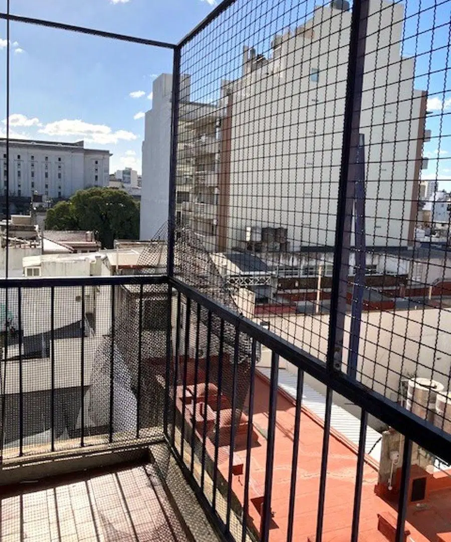 2 ambientes al contrafrente con balcón en venta Barrio San Cristobal 2