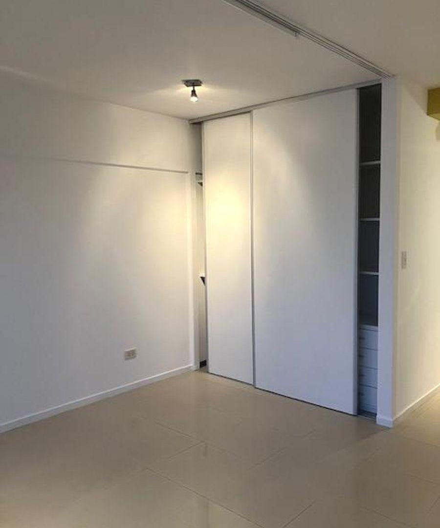 Foto de 1 ambiente al contrafrente con balcón en venta Barracas - Edificio con, imagen 2