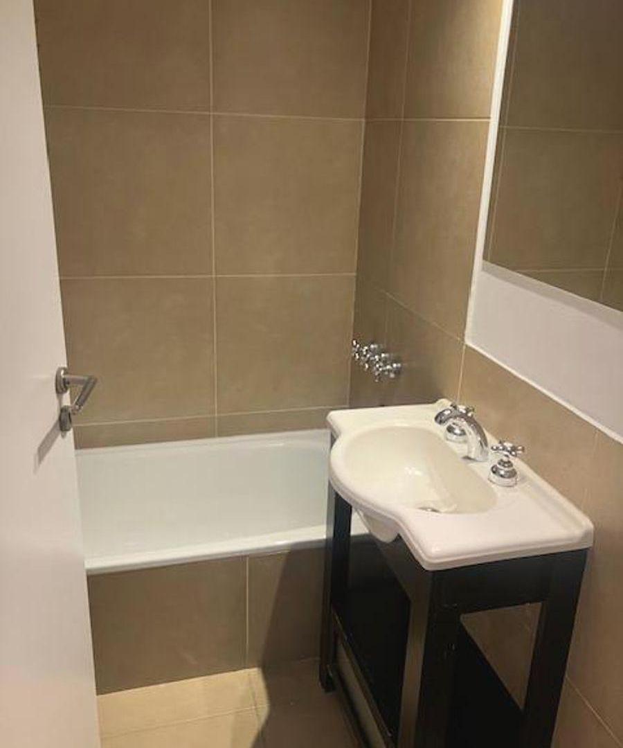 Foto de 1 ambiente al contrafrente con balcón en venta Barracas - Edificio con, imagen 4