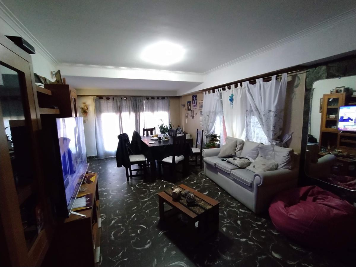 Venta Casa 4 Ambientes Dos Departamento al fondo