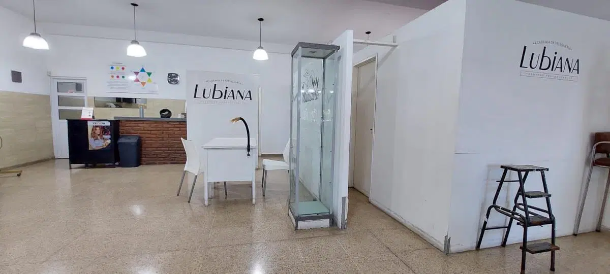 Alquiler Amplio Local Comercial Patio 1