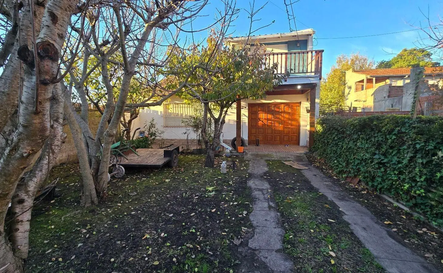 Venta o Permuta Casa Local y Departamento en block 8