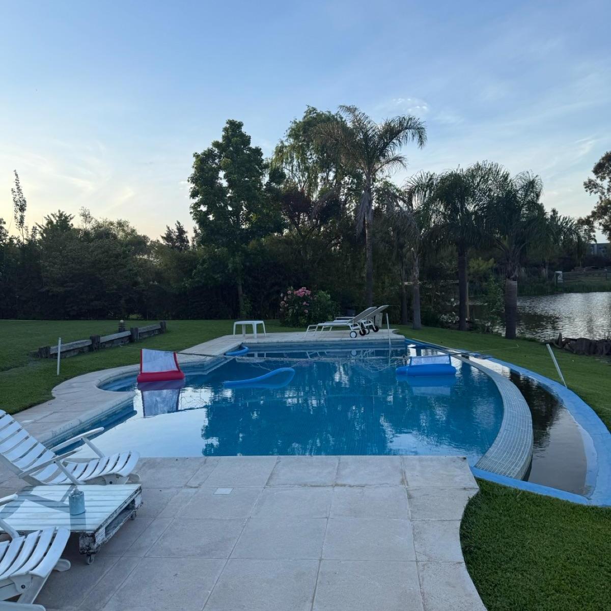 Casa en venta al lago en Los Castores, Nordelta
