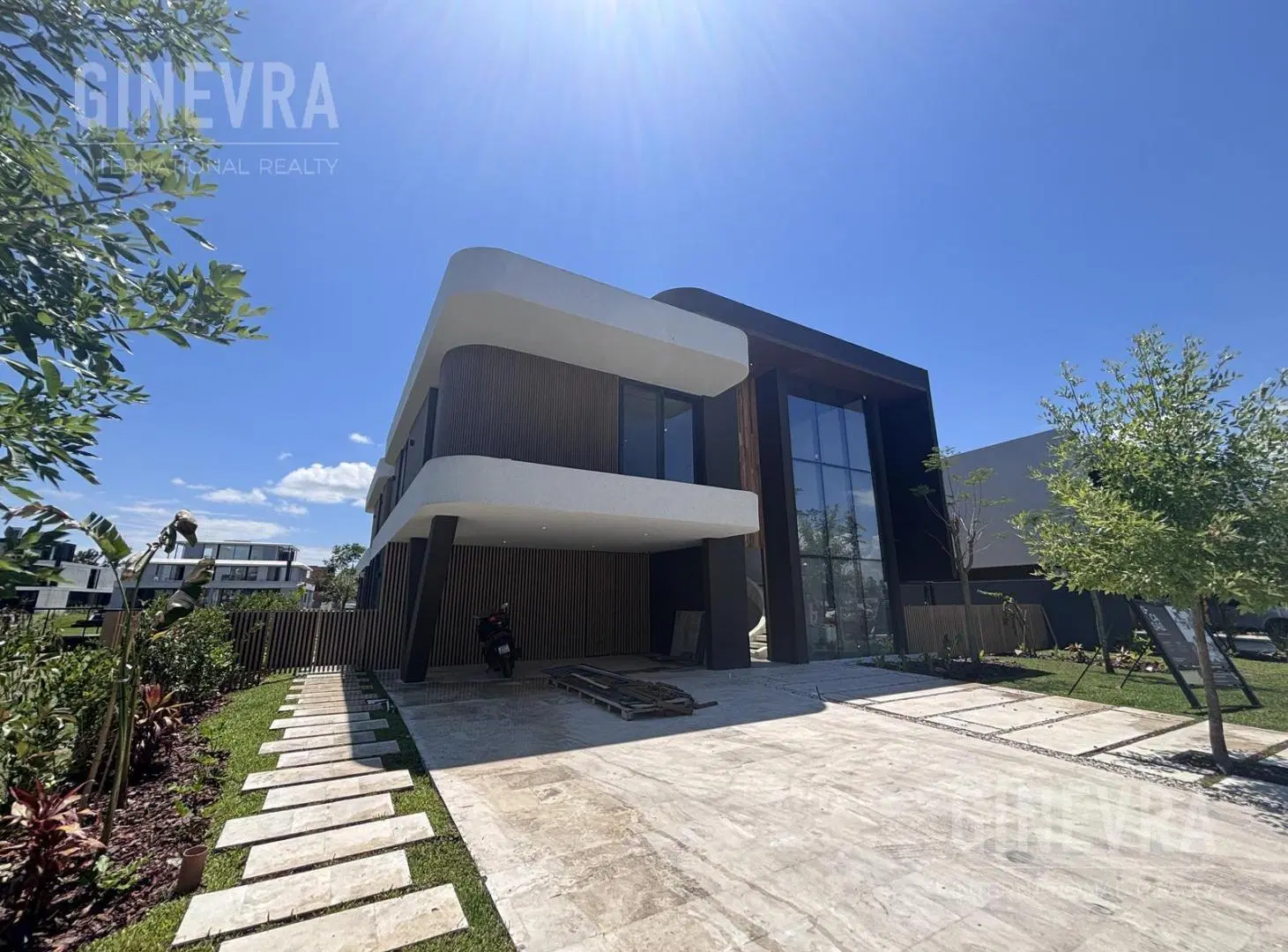 Casa en Venta y Alquiler en El Yacht Nordelta 3