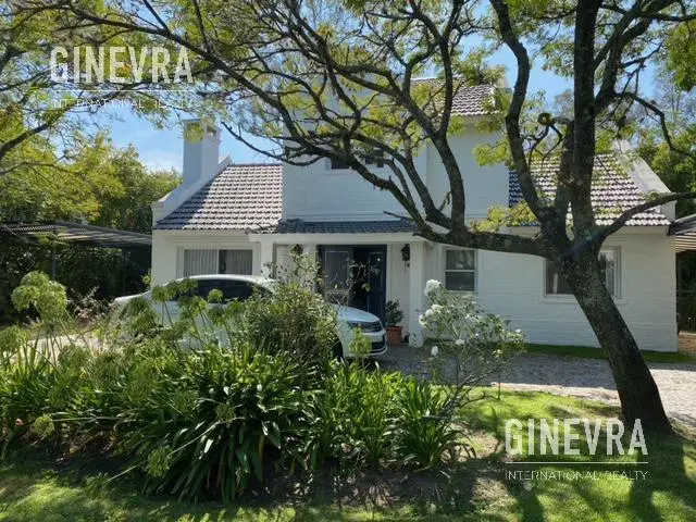 Hermosa casa en venta y en alquiler amoblado en Mayling CC 3