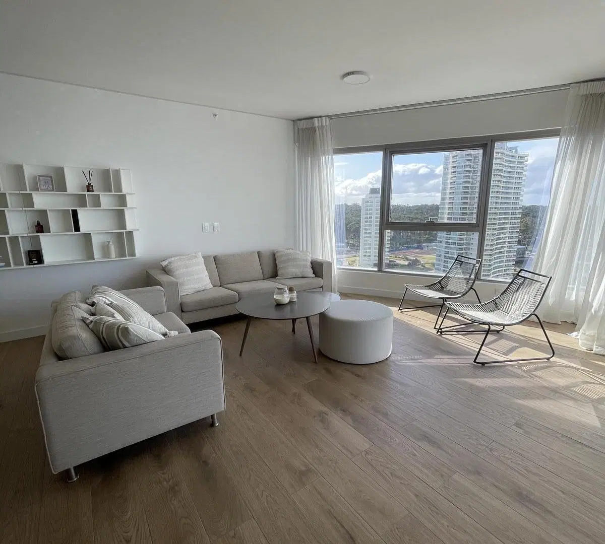 Alquiler Temporal y Venta en Trump Tower piso 17 3