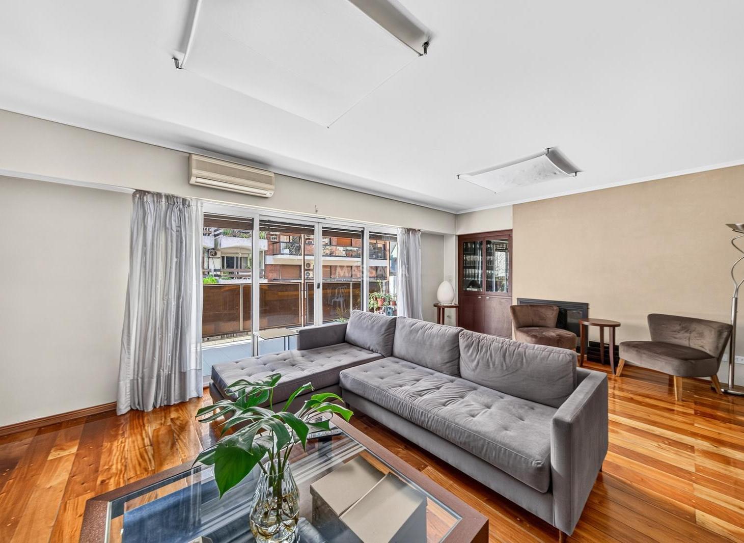 Foto de Venta piso 4 ambientes con dependencia, balcón terraza y guardacoches, imagen 1
