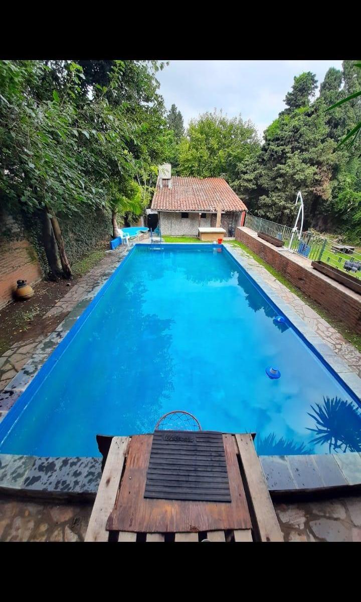 Excelente quinta sobre amplio lote de 1.200 mts