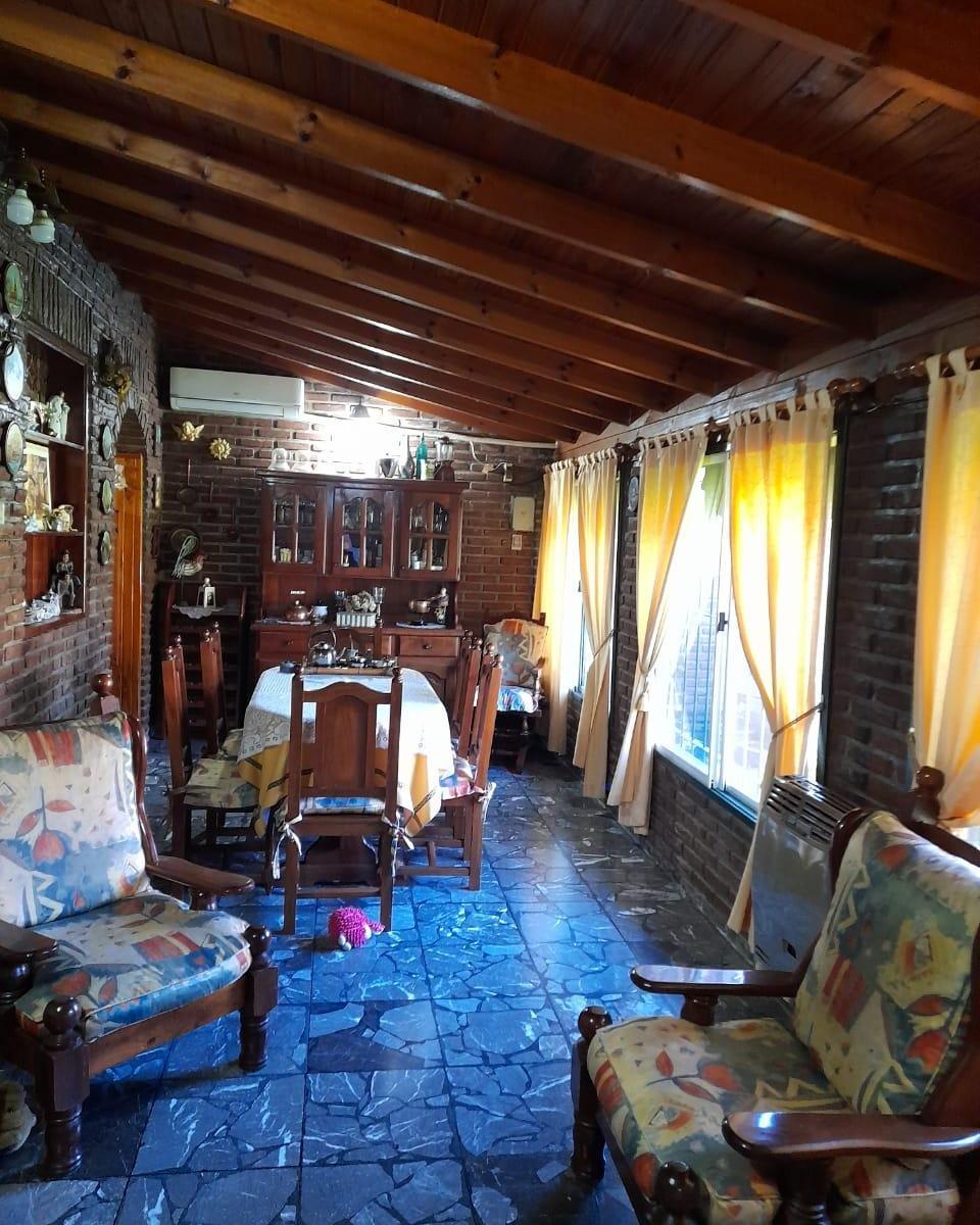 En venta excelente chalet en centro Los Polvorines, APTO CREDITO