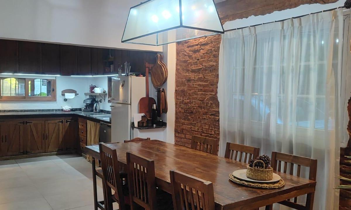 Foto de En venta casa de estilo moderno Adolfo Sourdeaux, imagen 2