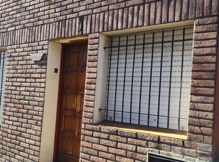 Venta de casa + Galpón de 100 mts, a cuadras del parque municipal