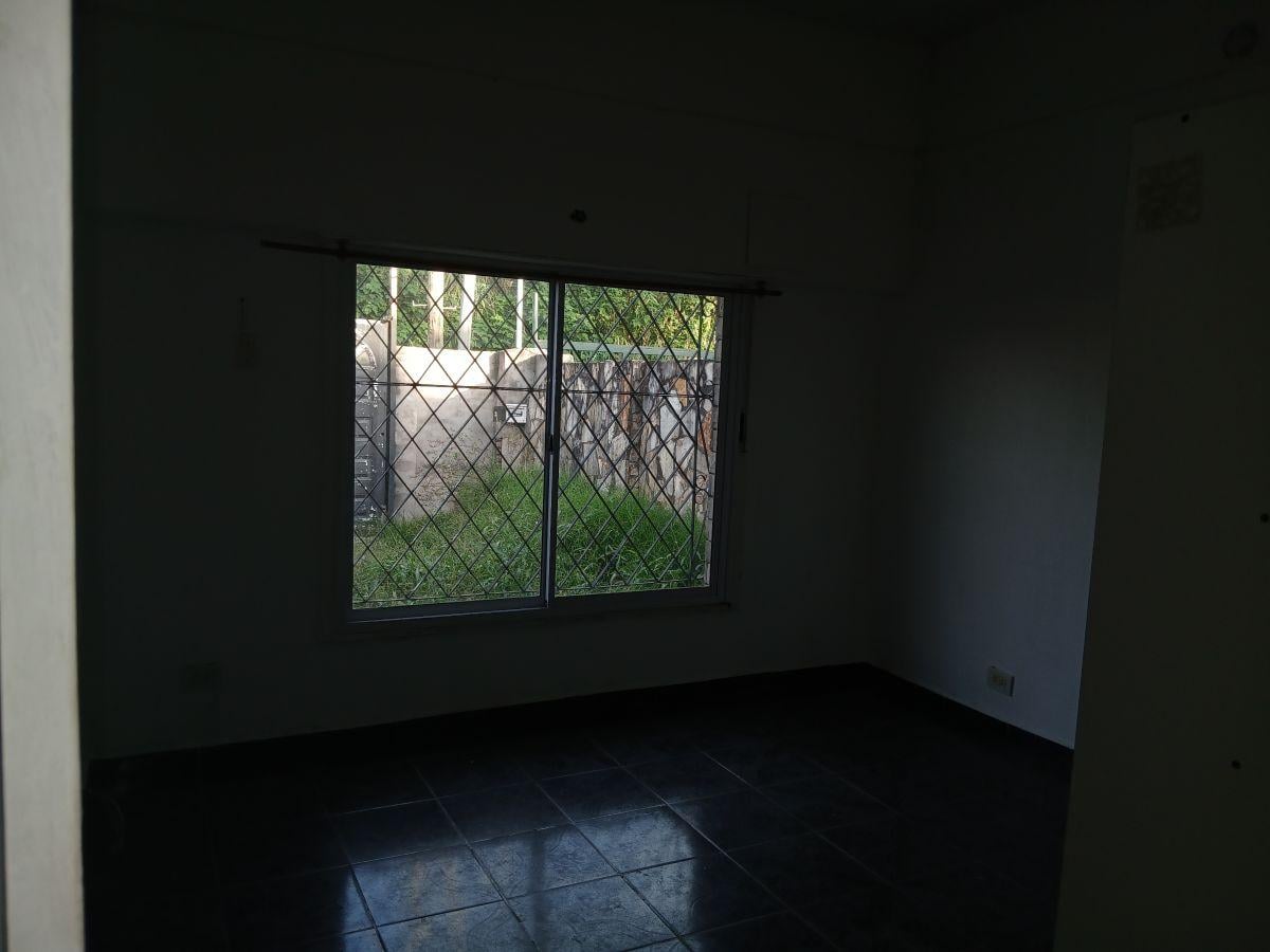 Foto de En alquiler dpto 2 ambientes con jardín a tres cuadras de la estacion, imagen 2