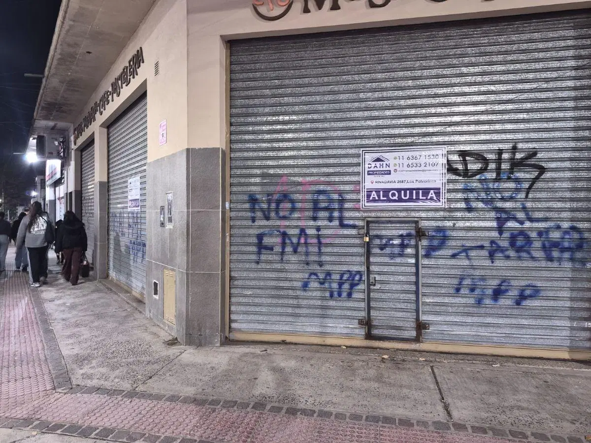 Alquiler amplio local comercial con gas en esquina 4