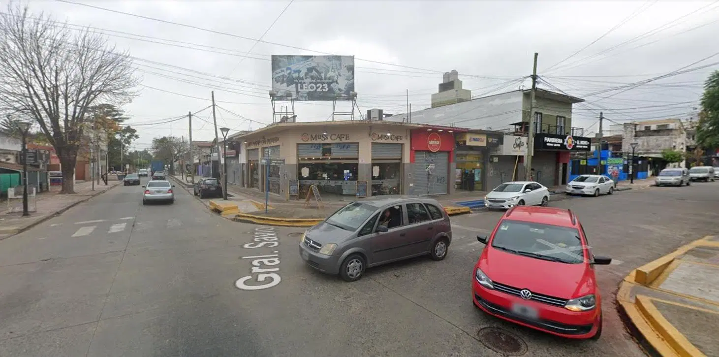 Alquiler amplio local comercial con gas en esquina 5