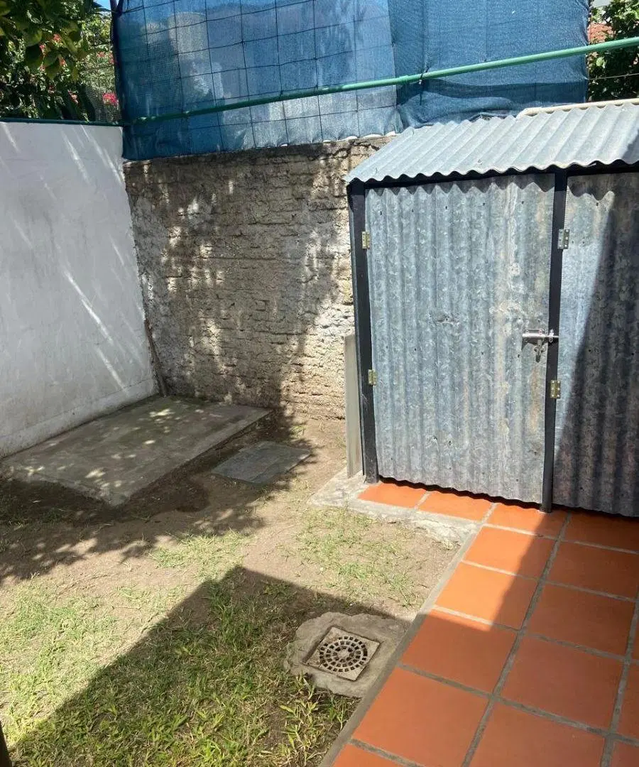 Departamento de dos Amb. con Patio. Villa de Mayo 5