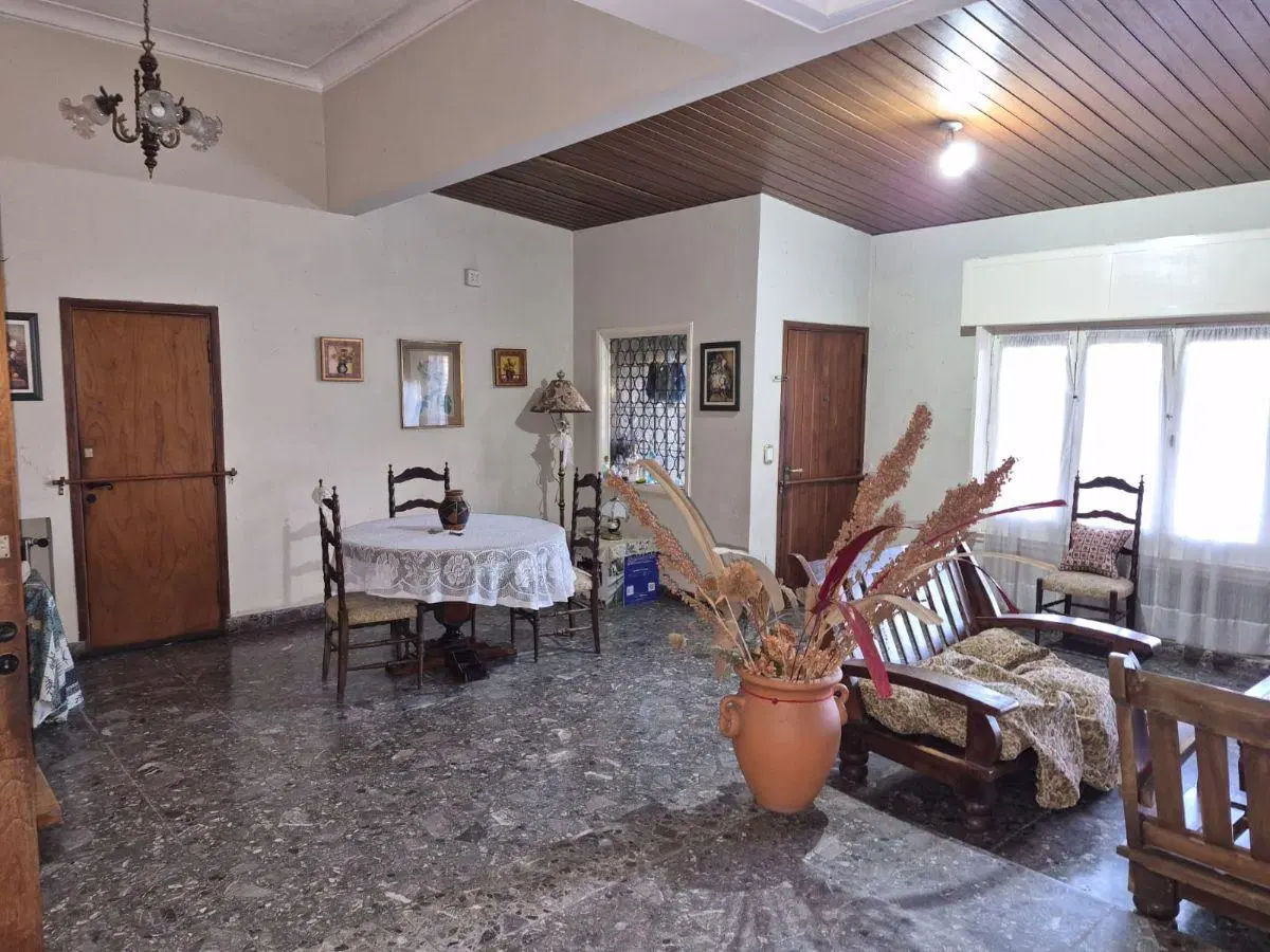 En venta, casa de categoria en centro Los Polvorines 2
