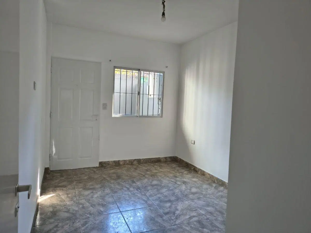 En alquiler departamento de dos ambientes CENTRO LOS POLVORINES 2