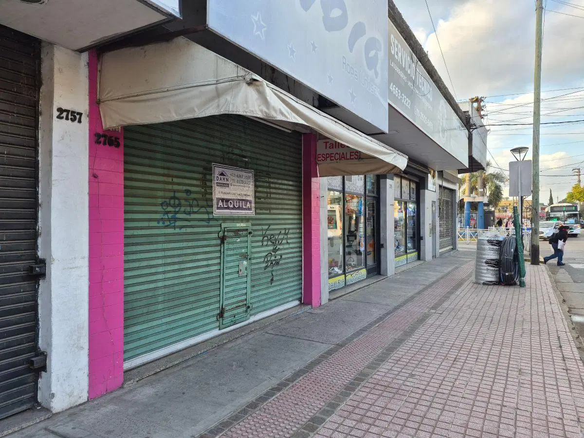 En alquiler, local pleno centro Los Polvorines 4