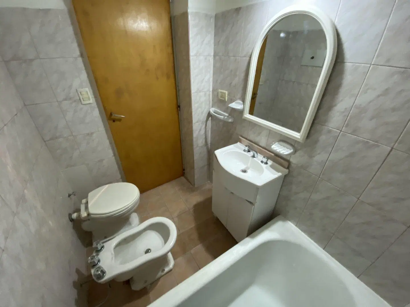 Departamento 2 ambientes. | SENILLOSA al 200 2