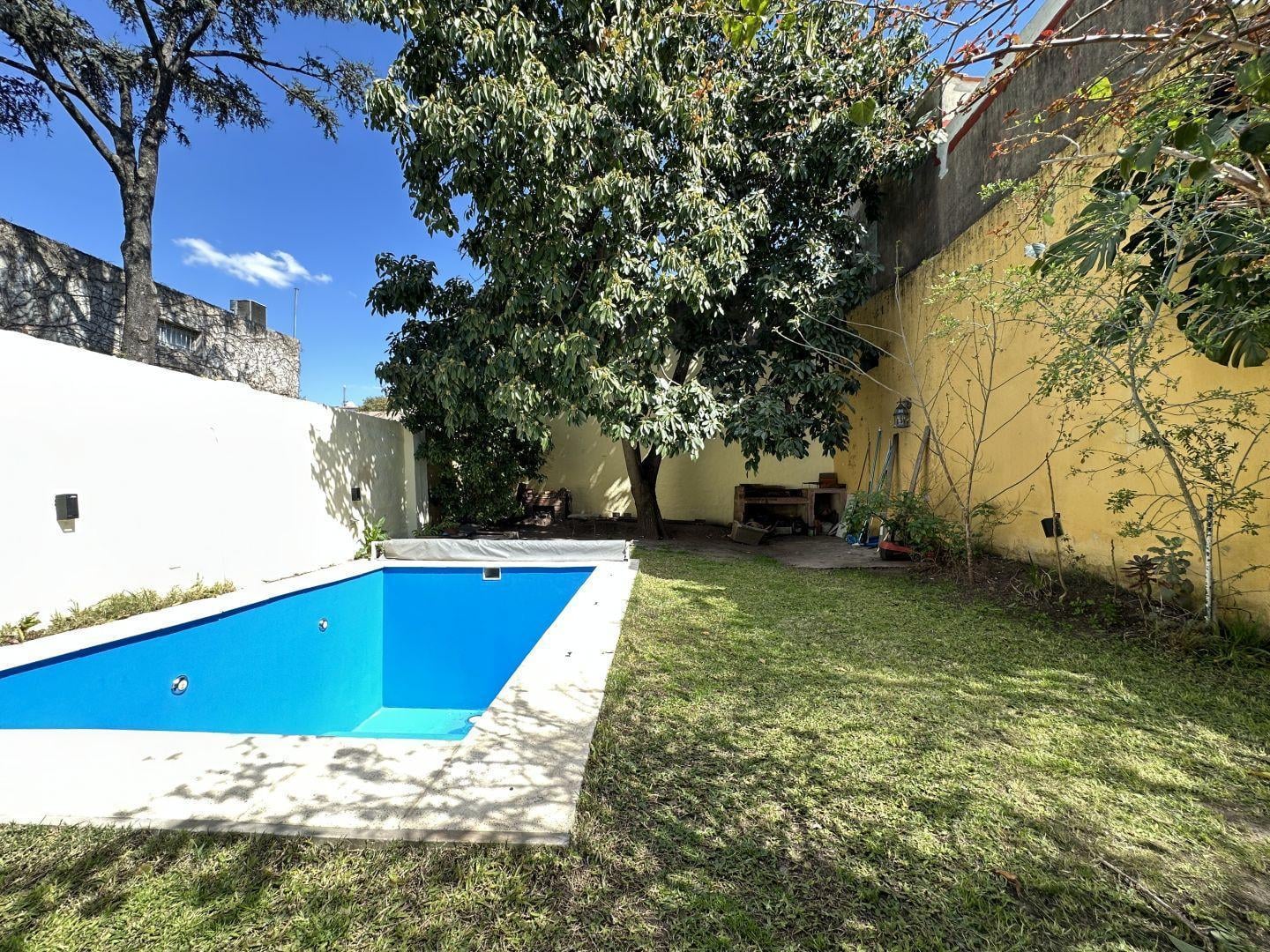 Foto de Casa con jardín y pileta en La Paternal 3 dormitorios en suite 350 m², imagen 3