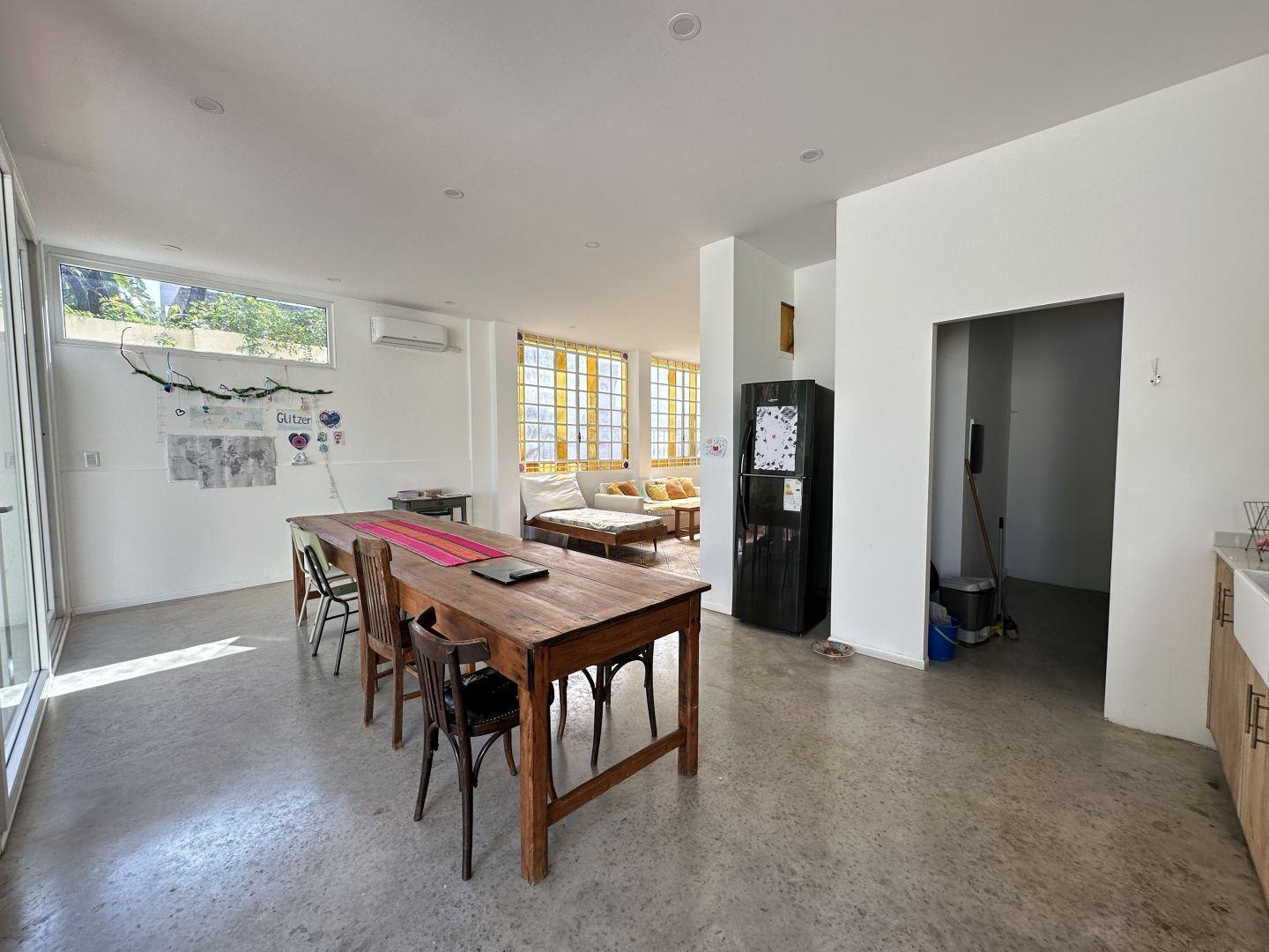 Foto de Casa con jardín y pileta en La Paternal 3 dormitorios en suite 350 m², imagen 1