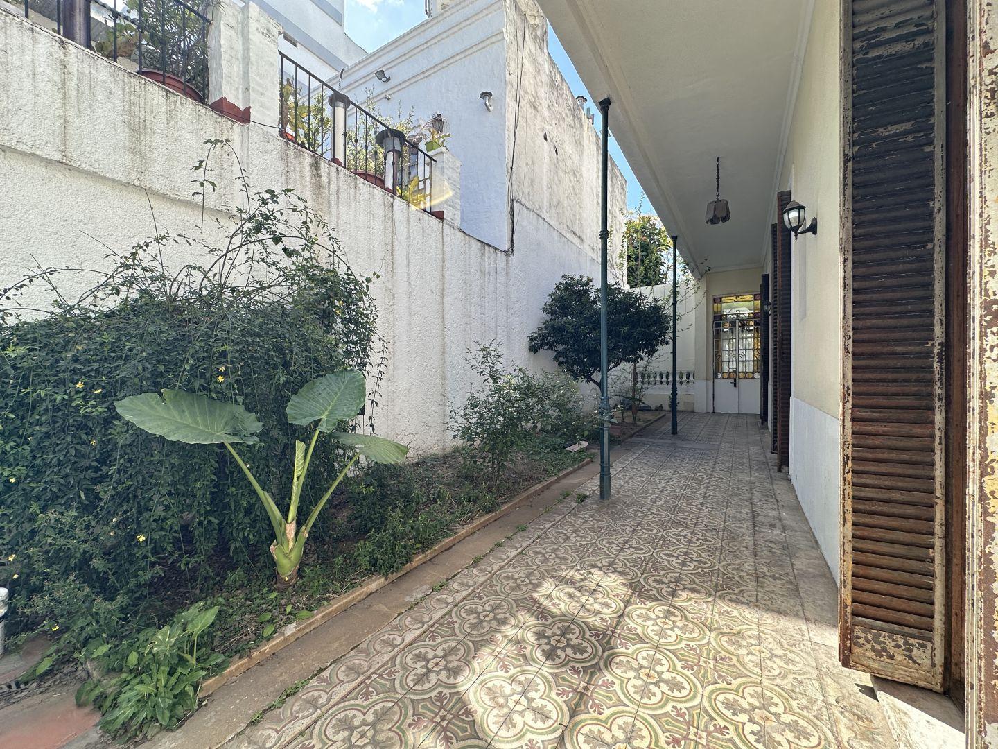 Foto de Casa con jardín y pileta en La Paternal 3 dormitorios en suite 350 m², imagen 5