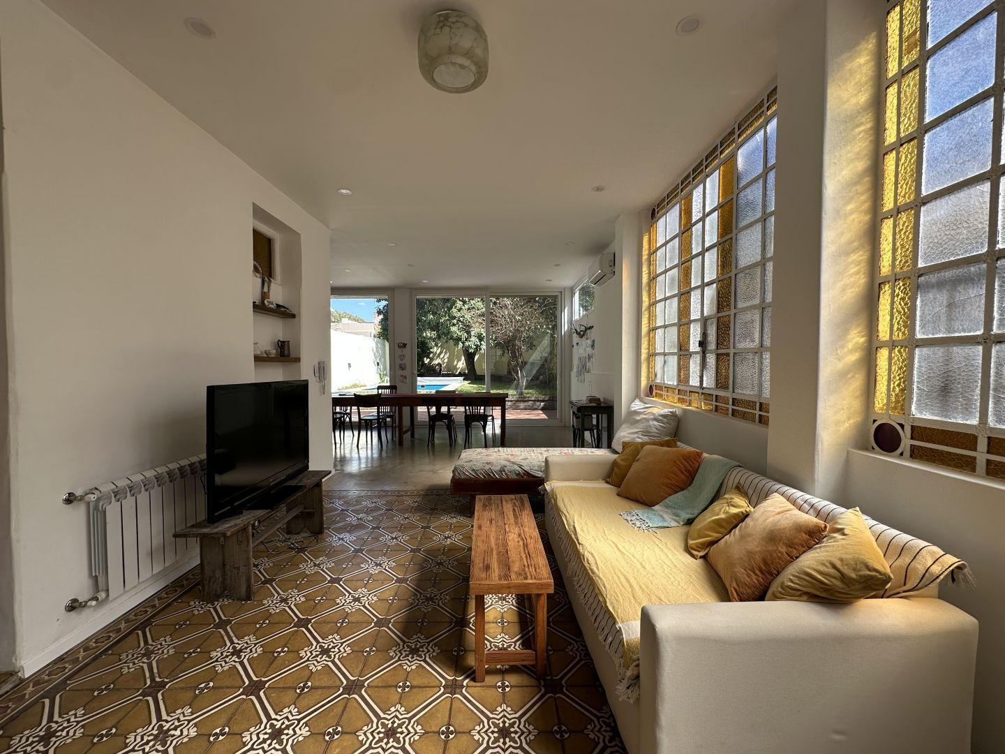 Foto de Casa con jardín y pileta en La Paternal 3 dormitorios en suite 350 m², imagen 4